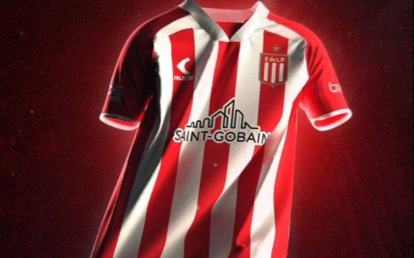 Filtran los dos modelos de camiseta que Estudiantes presentará mañana en La Noche del León