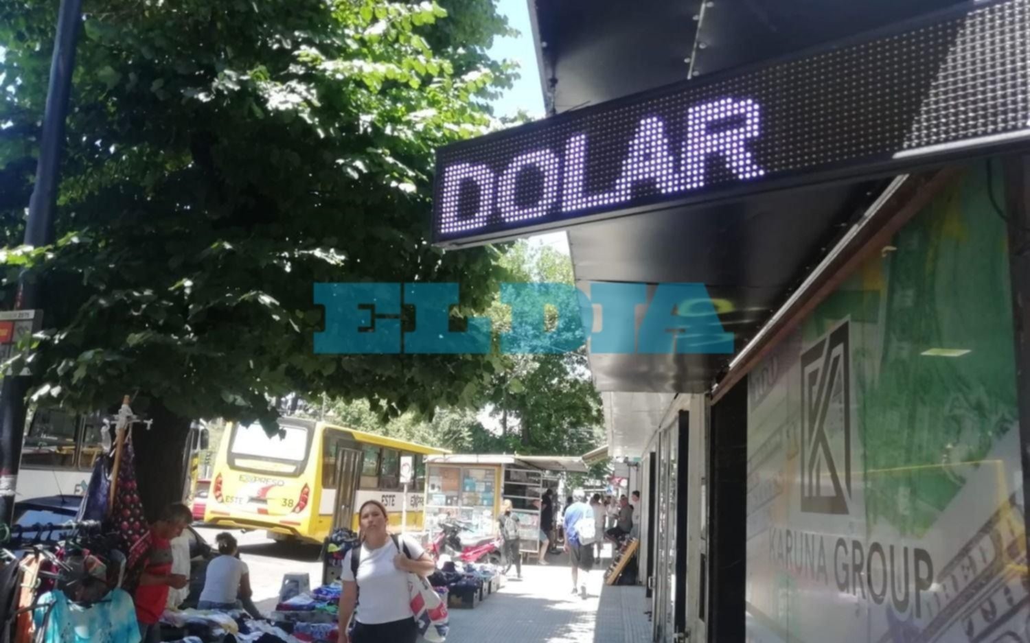 Dólar blue hoy y dólar hoy: leve respiro en el cierre de una semana agitada