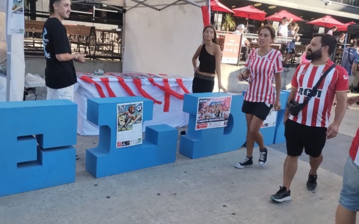 El libro y el póster del Pincha campeón, con gran descuento en la Noche del León
