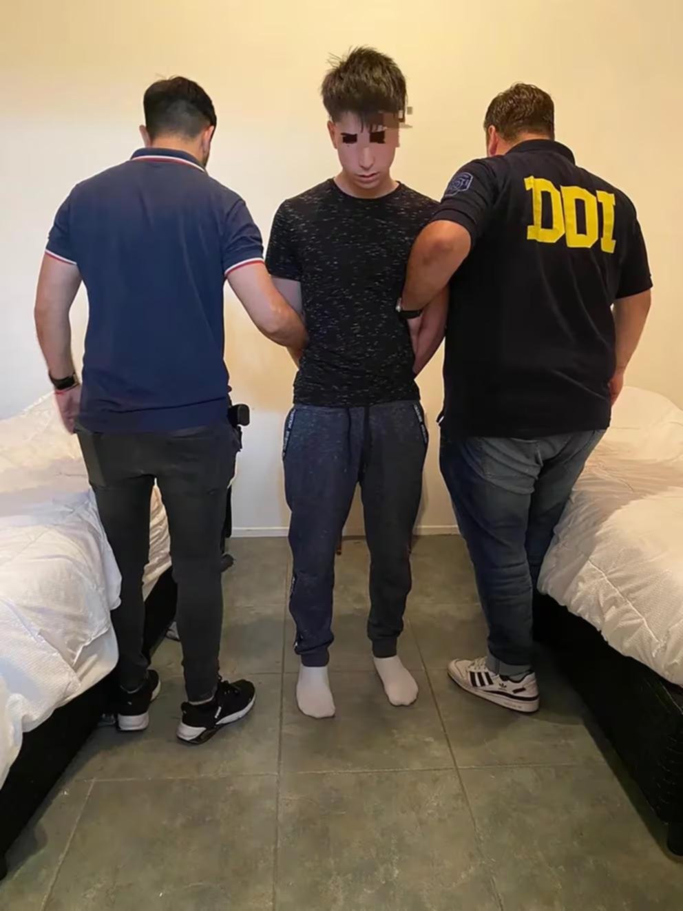 Golpean y estrangulan a un joven que vendía dólares