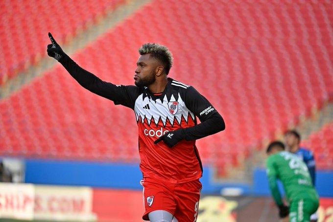 Con gol de Borja, River se despidió con una victoria