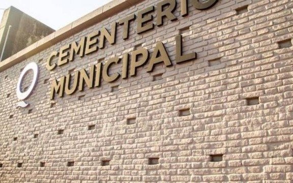 Bomberos apagaron incendio en bóvedas del cementerio Ezpeleta