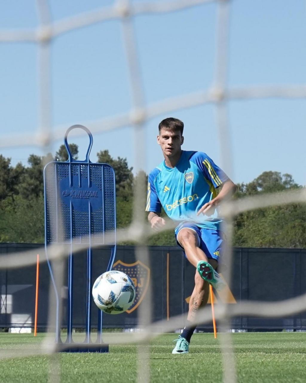 Boca presentó a Kevin Zenón y Diego Martínez comienza a definir el once para el debut