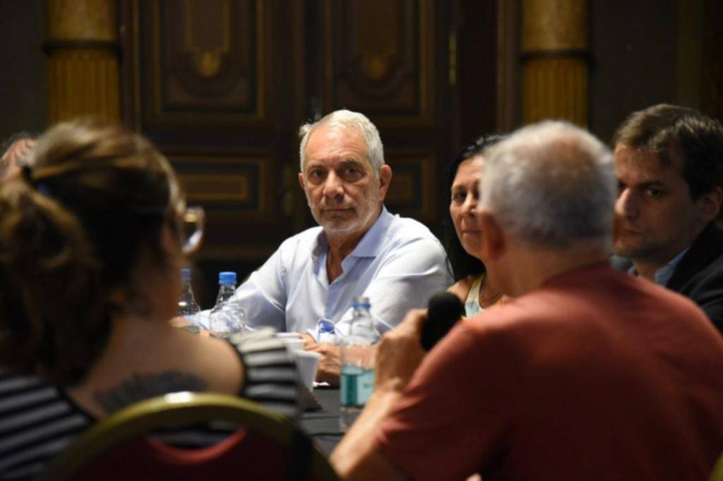Alak estrecha lazos con organizaciones sociales