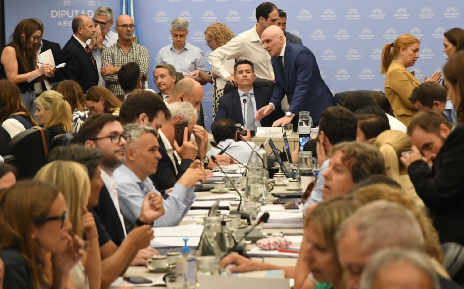 Ley Ómnibus: se pospuso hasta el martes y el Gobierno sigue negociando los artículos clave