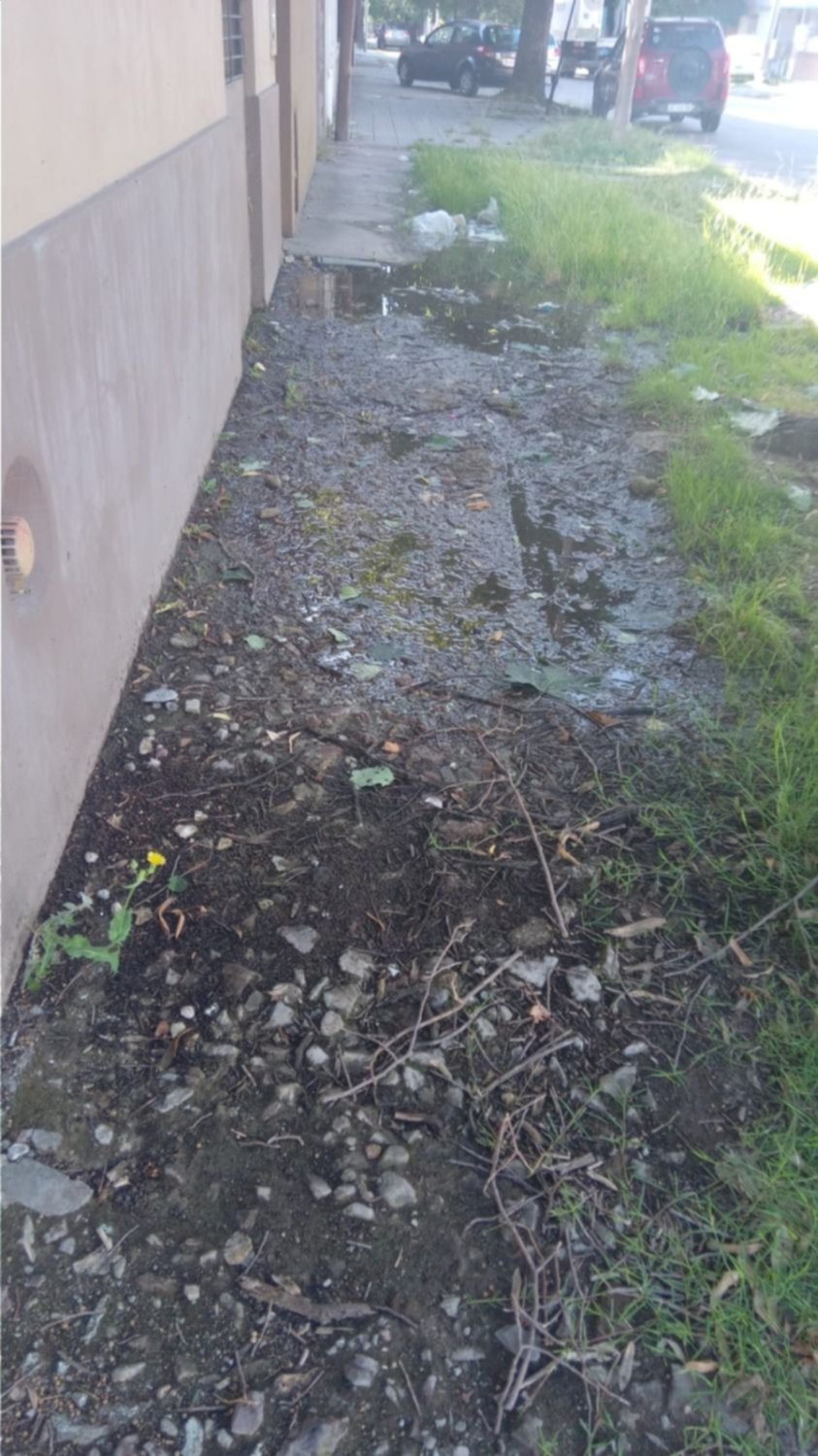Advierten por una pérdida de agua que "es un peligro" en 70 y 121