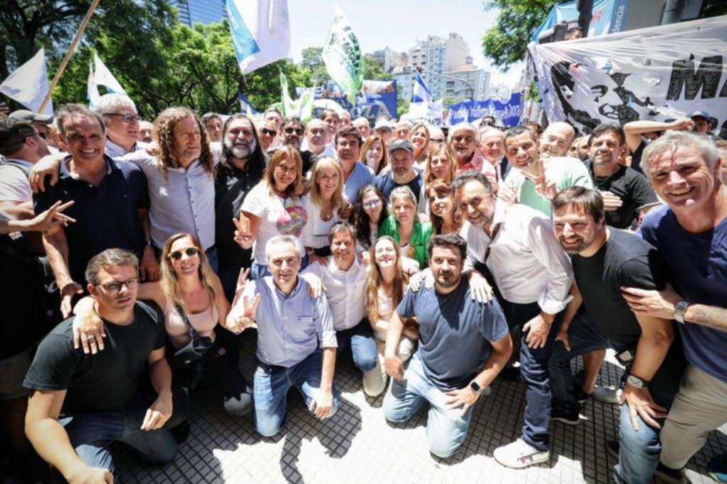 Kicillof estuvo en la marcha y fue blanco de las críticas del Gobierno