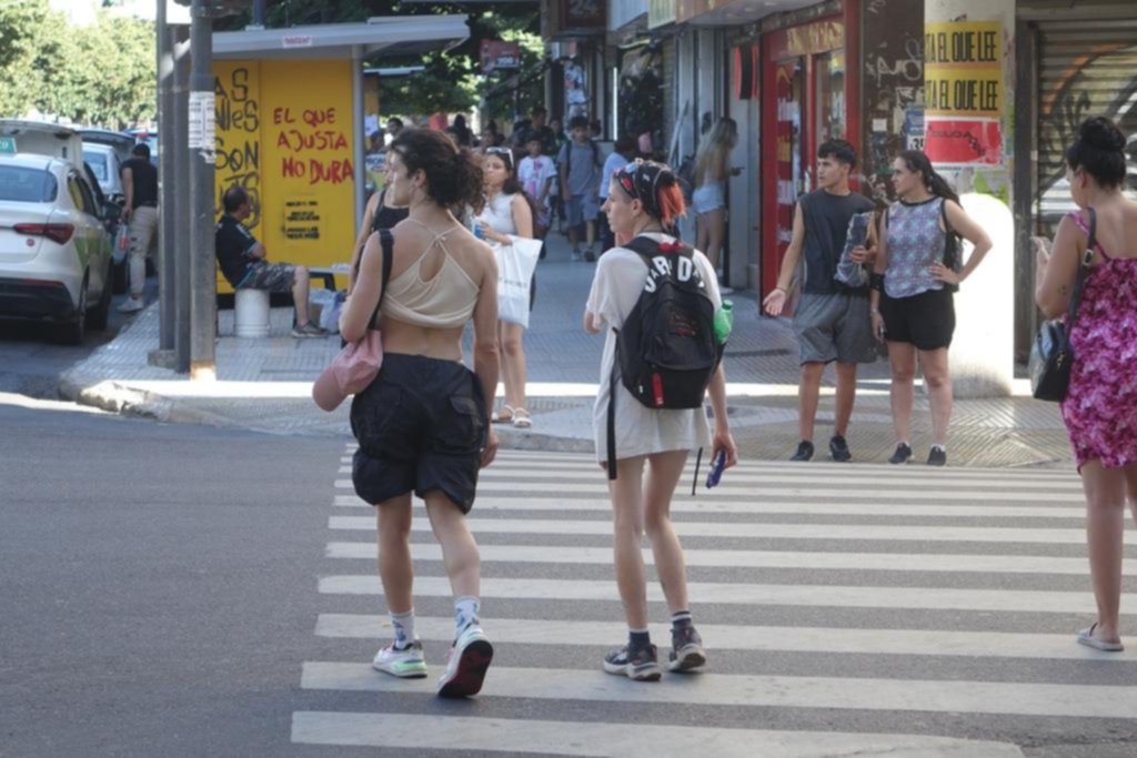 Cambió el pronóstico para La Plata, pero se mantiene la llegada de la primera ola de calor: día por día, así estará el tiempo