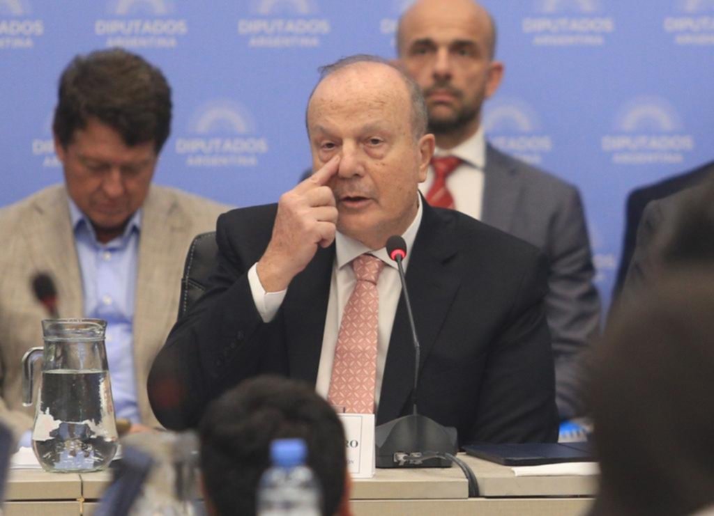 Javier Milei echó a ministro Guillermo Ferraro por filtrar datos de la reunión del Gabinete