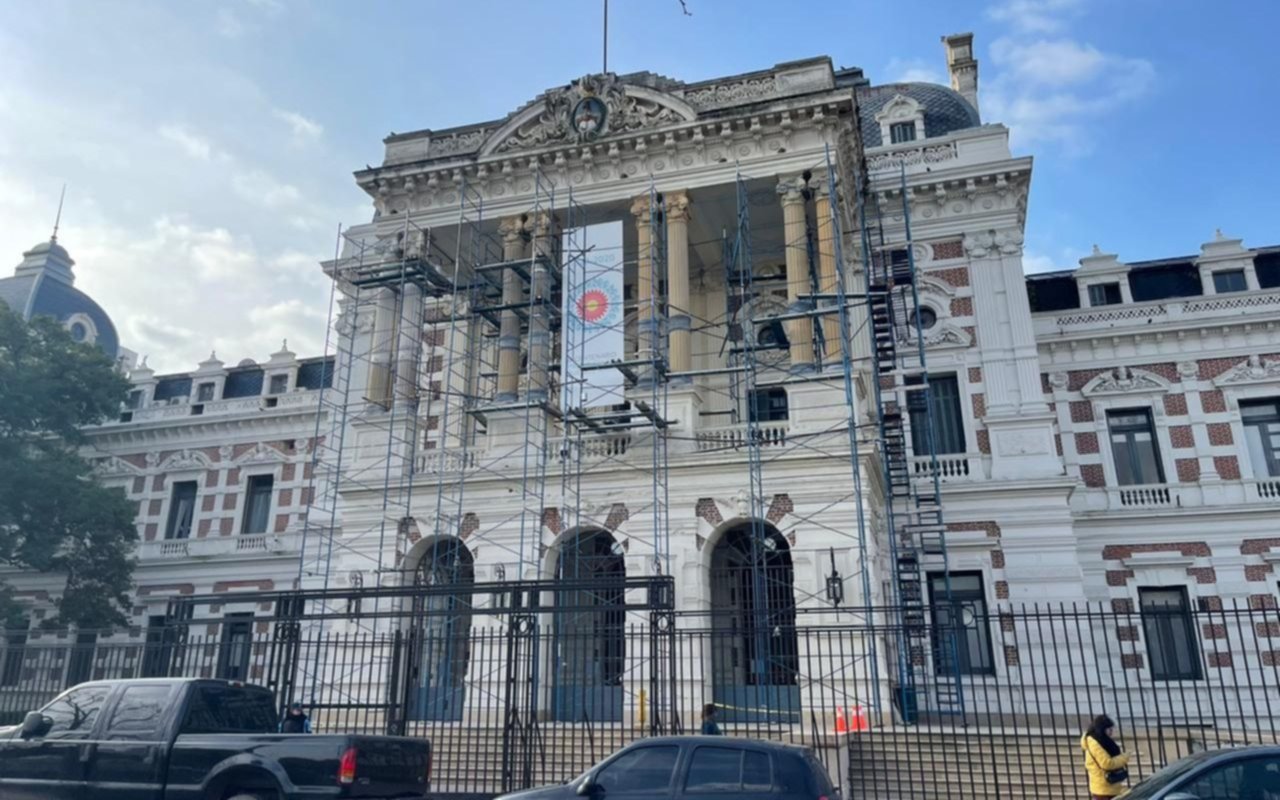 Estatales bonaerenses, cuándo cobro: las fechas de pago, con aumento, de los empleados públicos de la Provincia de Buenos Aires en febrero 2024