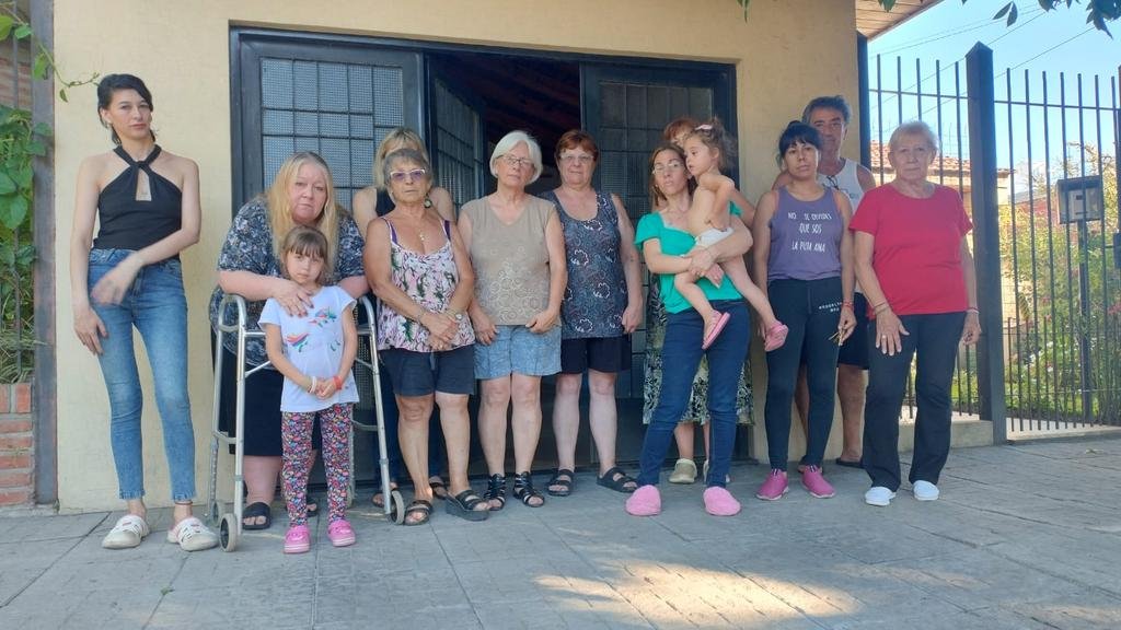 Otro día con postales de verano: sin agua en casa y pérdidas en la calle