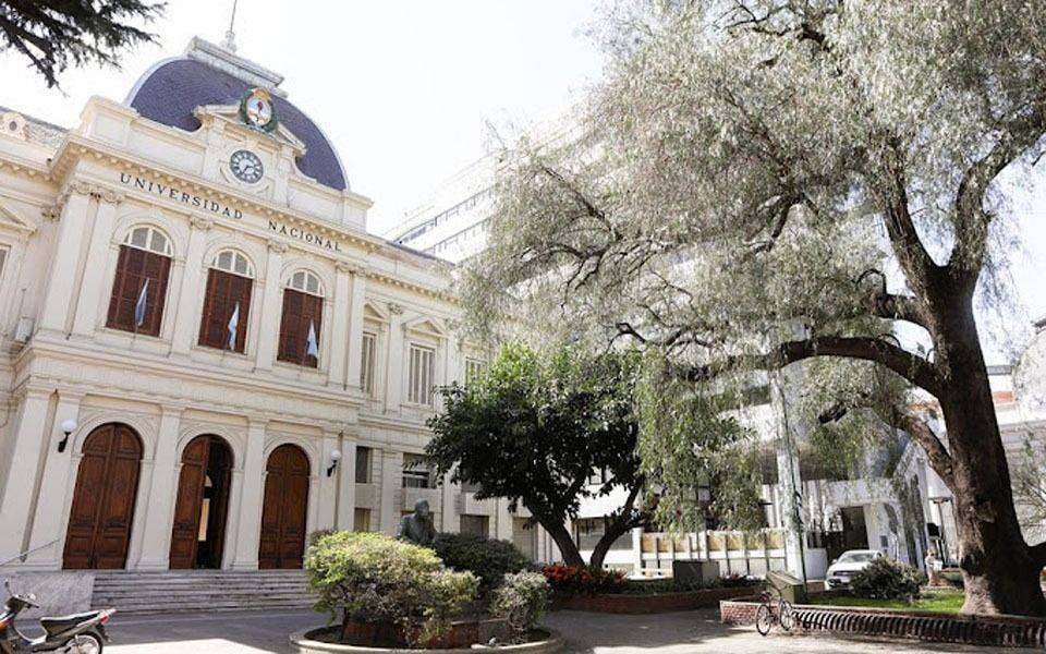 Universidades en guardia por el retraso del pago de sueldos debido a una orden del BCRA