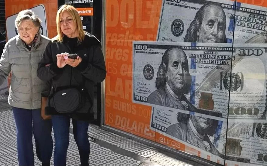 Dólar blue hoy y dólar hoy: a cuánto cotizan este martes 30 de enero de 2024