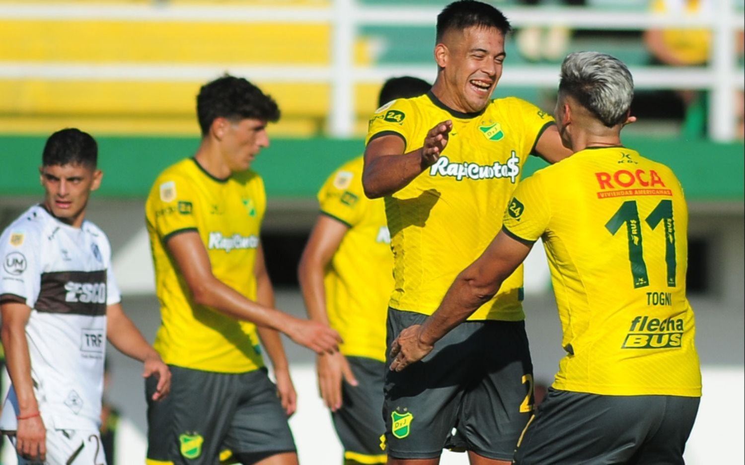 Defensa y Justicia goleó a Platense en Florencio Varela