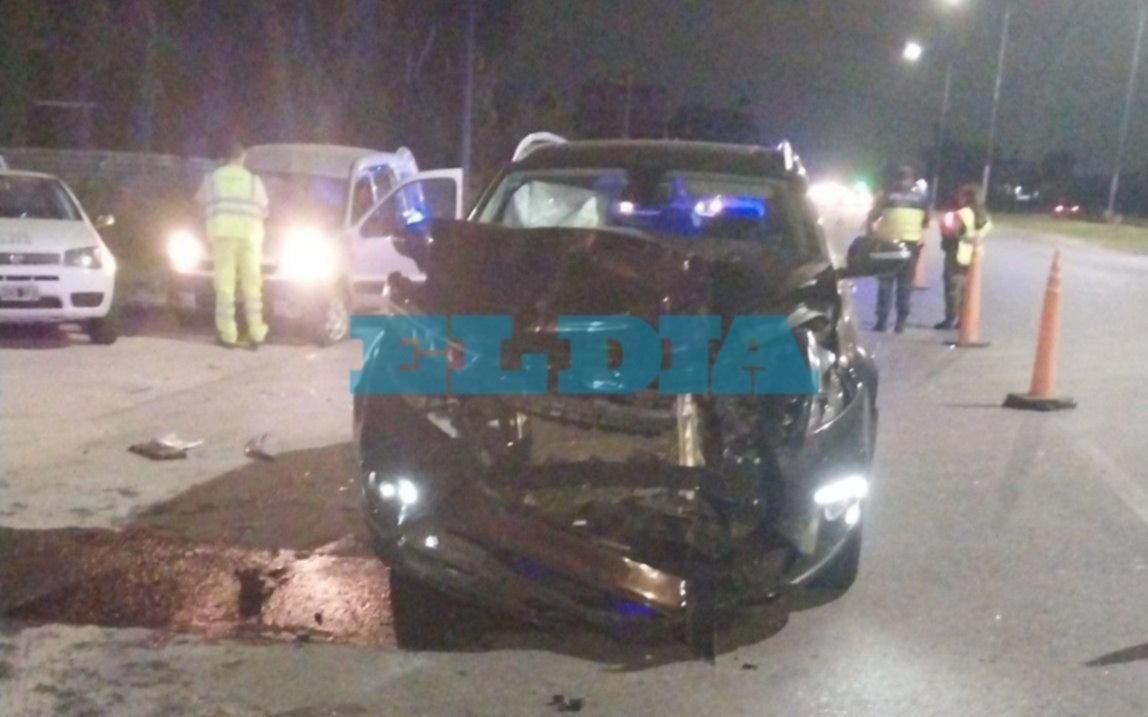 VIDEO. El primer accidente del año en La Plata: fuerte choque con heridos en 520 y Ruta 2