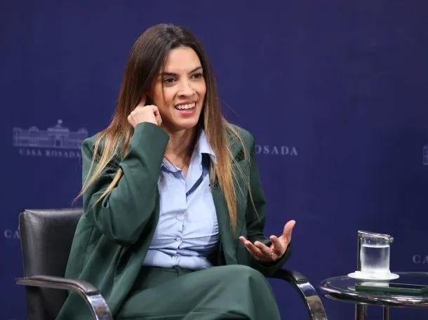 Funcionaria echada: “Informé que viajaría”