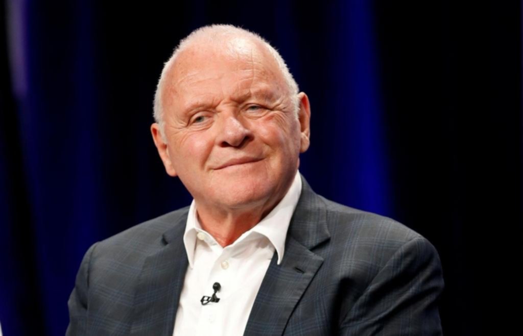 El actor Anthony Hopkins celebró casi medio siglo de sobriedad