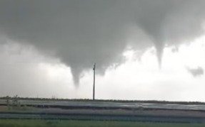 VIDEO.- Tras inundaciones en zonas de Pinamar, un tornado en Mar Chiquita alarmó a los turistas