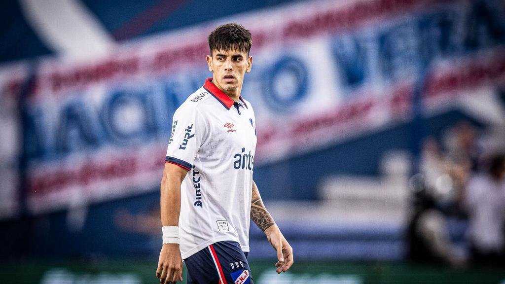 Alexis Castro abrochado, ¿Alario y Driussi también?