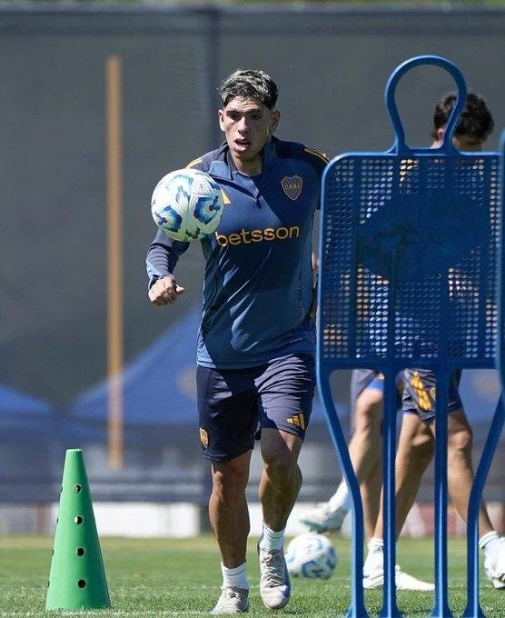 Boca volvió a las prácticas y va por Alan Velasco