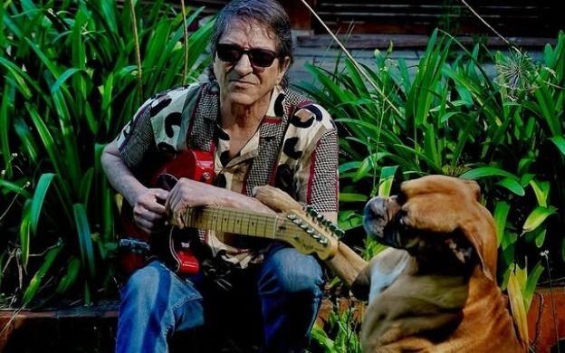 Investigan al guitarrista de Virus Julio Moura por la muerte en La Plata de su pareja 