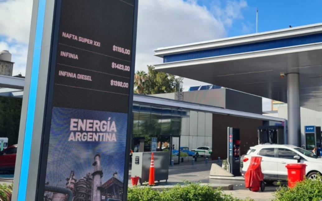 YPF, Shell y Axion aumentaron los precios de sus combustibles: los nuevos valores en La Plata