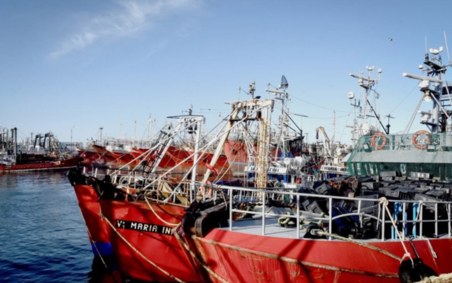 Mar del plata: trabajadores navales exigen avances salariales con paro portuario