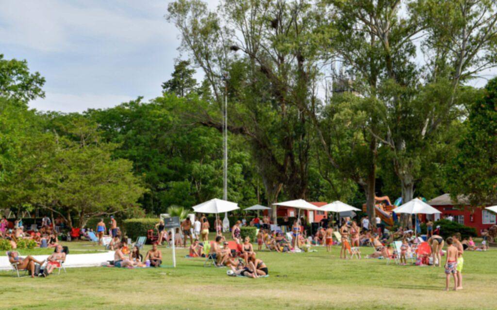 Campings y piletas: las opciones para veranear en La Plata
