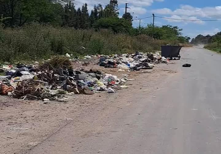 Quejas vecinales por “la esquina del asco” en Los Hornos
