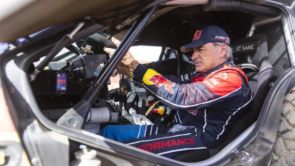 Al Attiyah dio el primer golpe en una jornada negra para Sainz y Loeb
