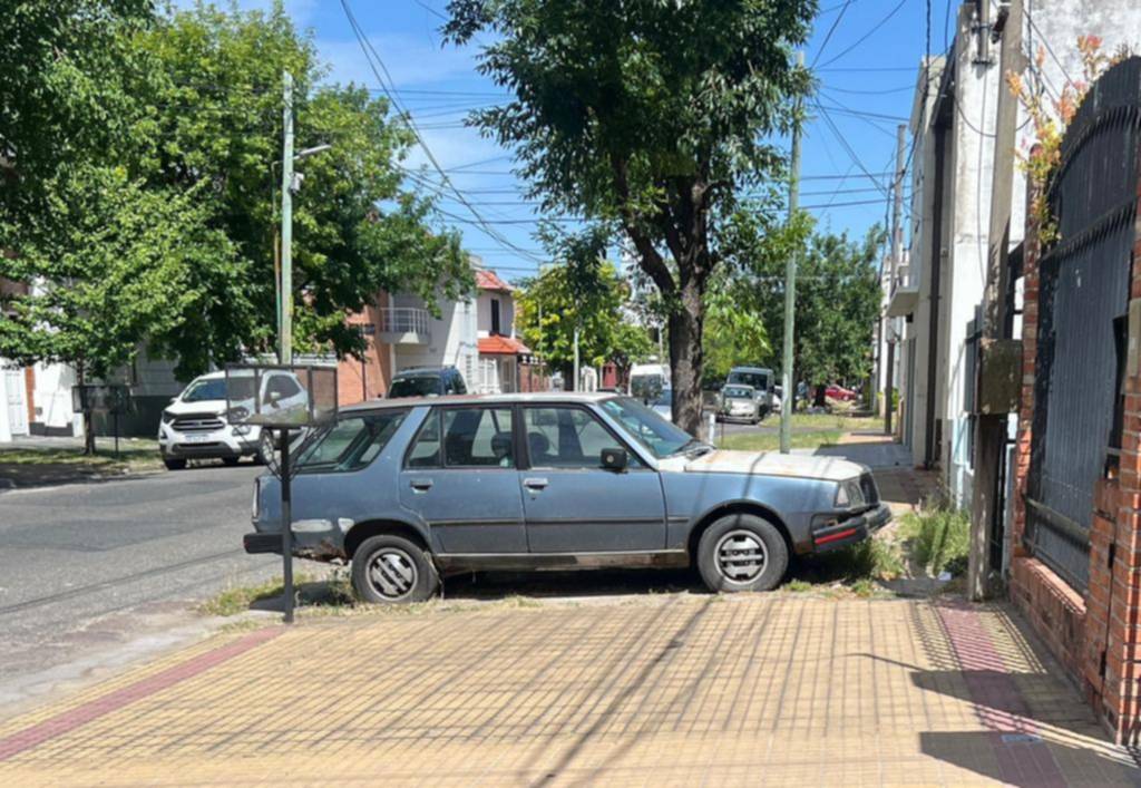 Reclamo por un auto “abandonado” en Tolosa