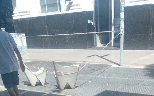 Incendio en cámaras subterráneas genera alarma en pleno centro de Quilmes