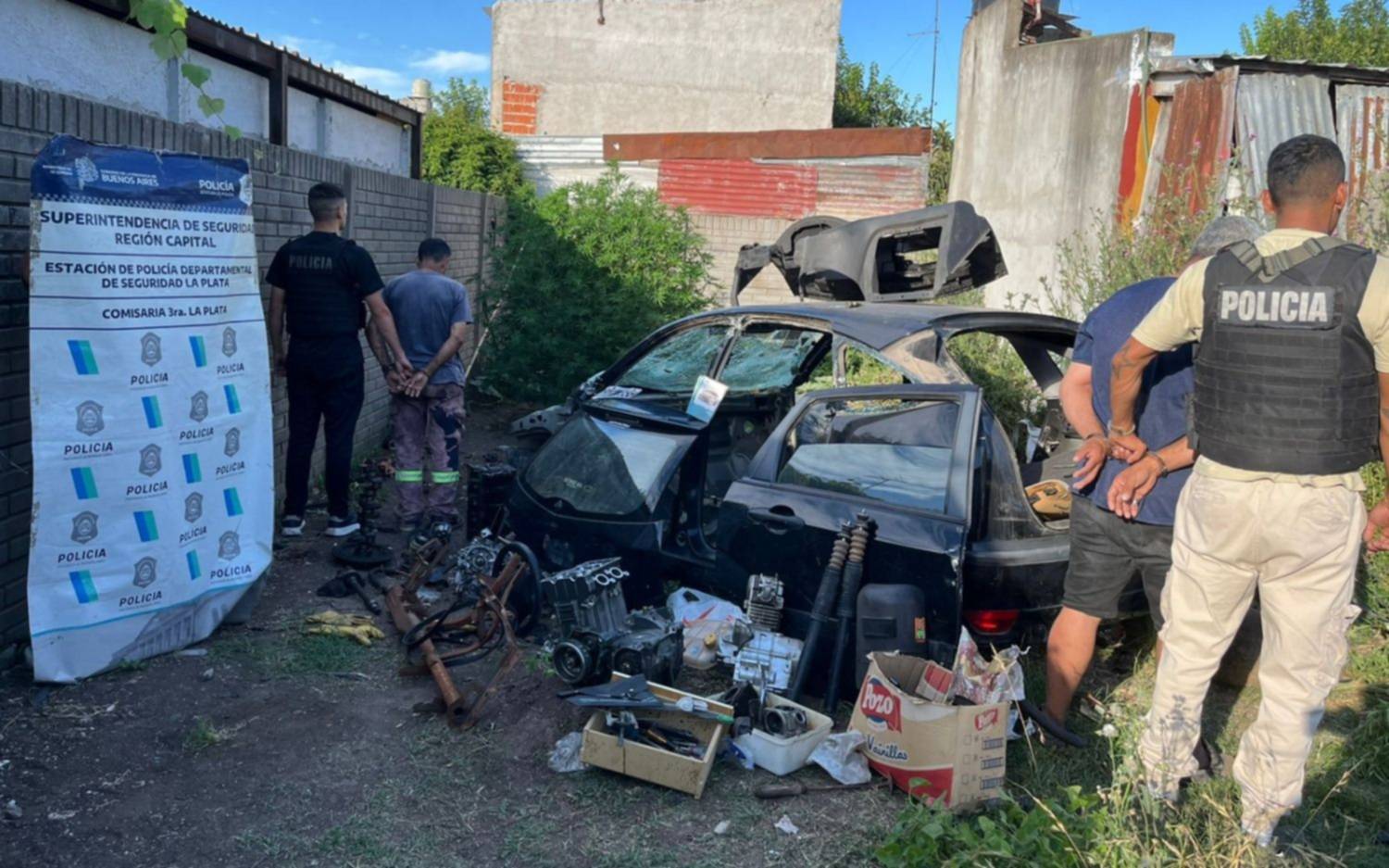 Tras un operativo en La Plata, desmantelaron un bunker que funcionaba como desarmadero