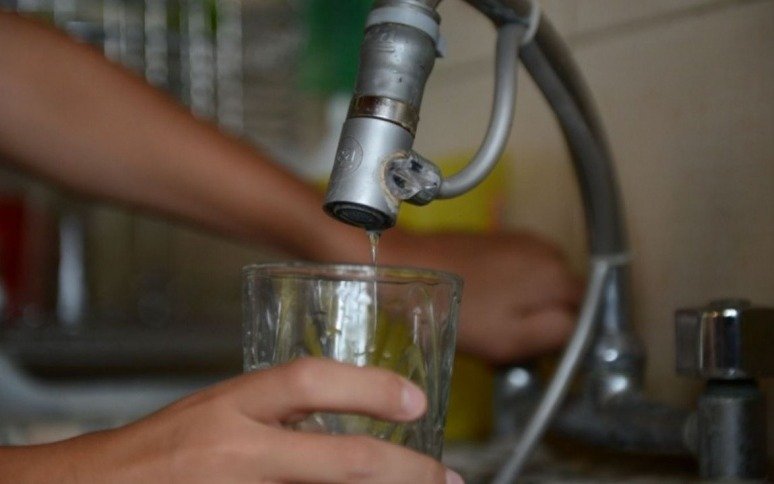 La crisis hídrica azota al barrio Esperanza Grande en Ezpeleta