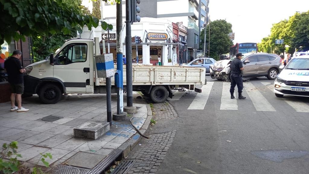 Brutal accidente en la esquina de 7 y 33