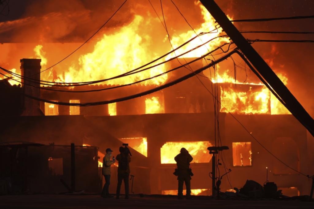 Los Ángeles: el fuego consume las casas de figuras de Hollywood