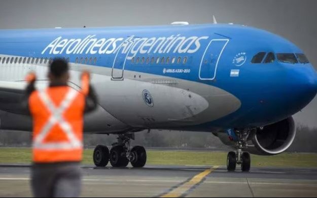 Los pilotos de Aerolíneas advierten por un nuevo paro: cuándo será la medida de fuerza