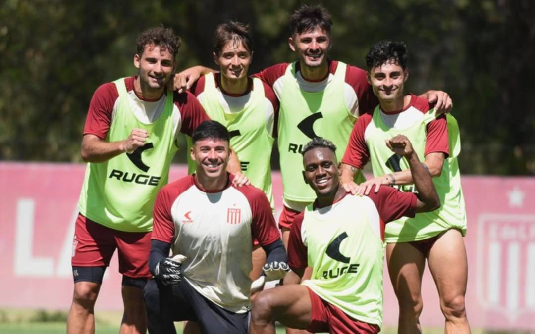 Estudiantes le daría salida a dos futbolistas del equipo para sumar minutos