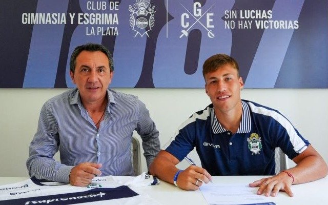 Santino Primante firmó su primer contrato con Gimnasia