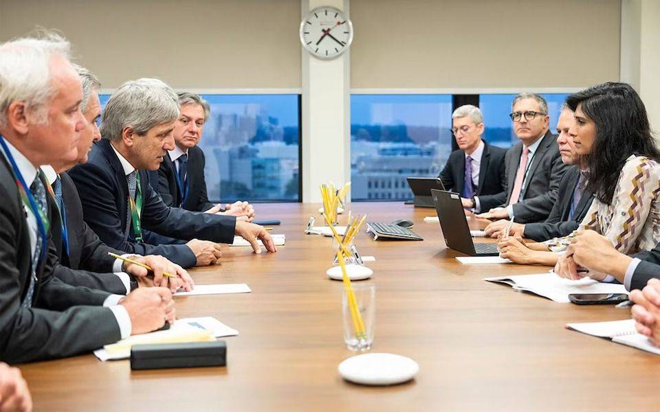 Salida del cepo y dólar flexible: el pedido del FMI al gobierno de Javier Milei