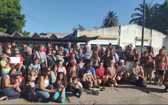 Nuevo abrazo simbólico al Jardín 903 en rechazo a un posible traslado