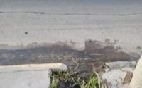 Protesta vecinal por una pérdida de agua que lleva “años” sin solución
