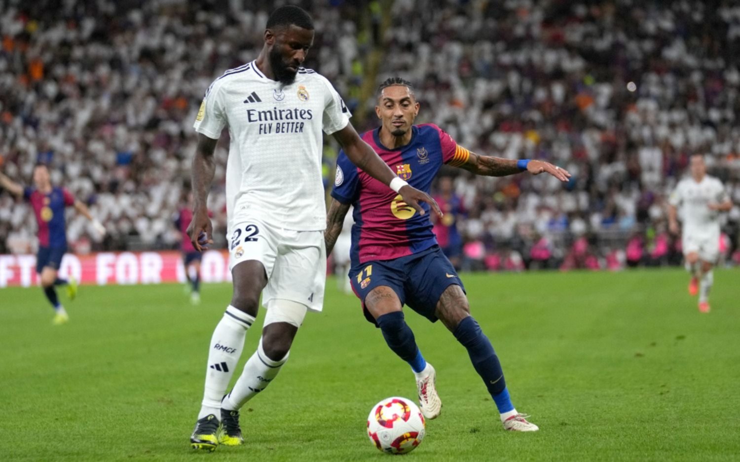 Barcelona goleó 5 a 2 al Real Madrid y se quedó con la Supercopa de España