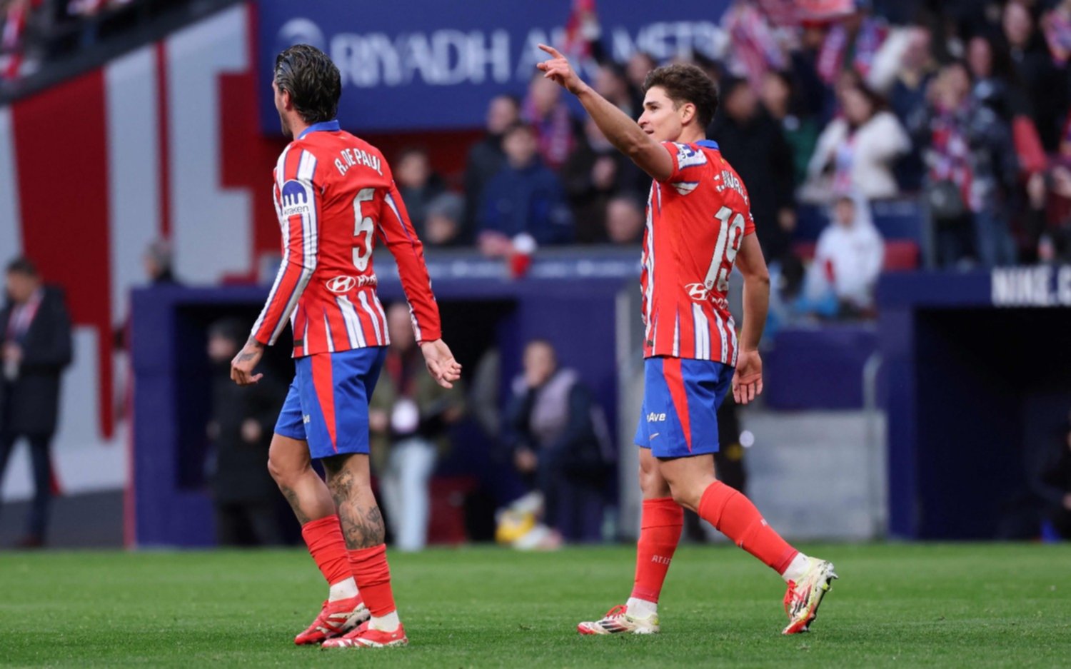 Con gol de Julián Álvarez, Atlético Madrid venció al Osasuna y es líder de la liga española