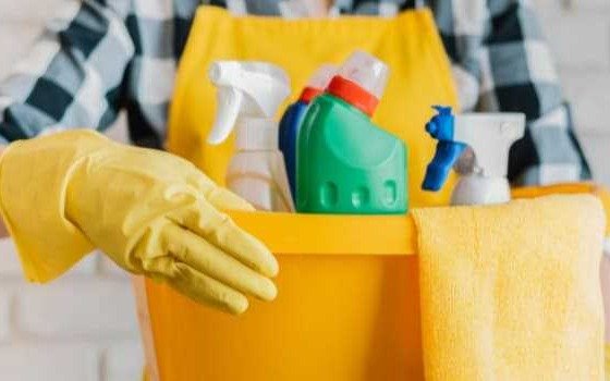 La ANMAT prohibió la comercialización de varias marcas de articulos de limpieza: ¿cuáles son?