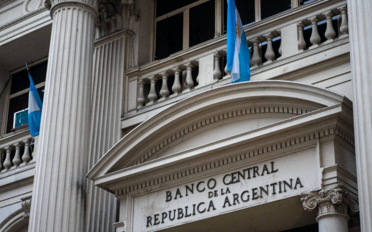 El Banco Central autorizó a invertir en deuda de la provincia de Buenos Aires