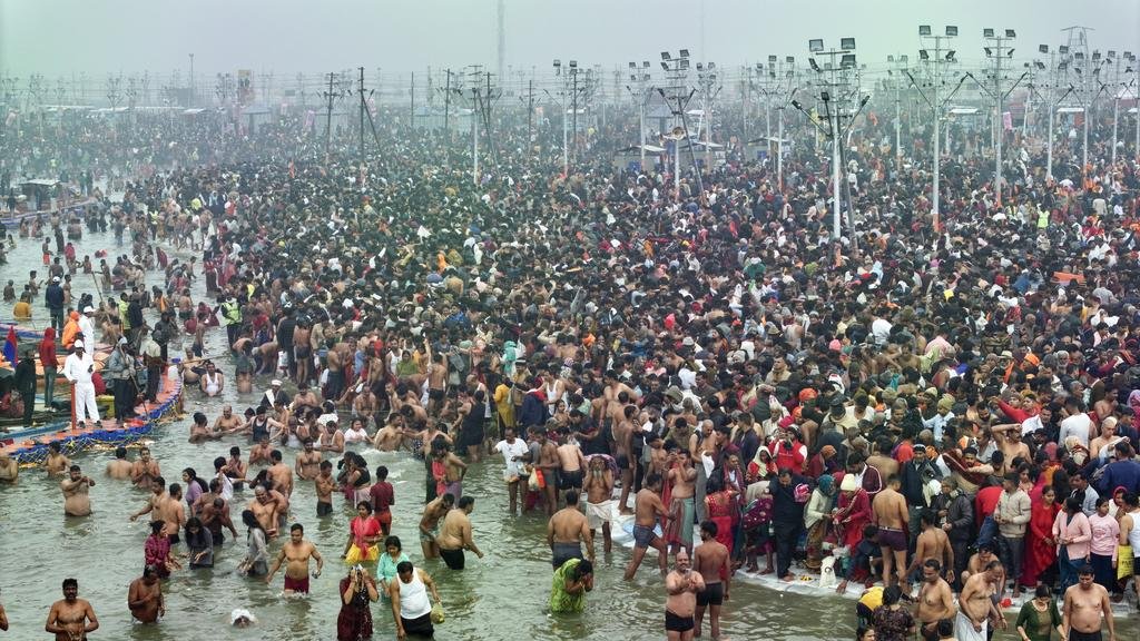 India ya celebra una masiva fiesta con 400 millones de peregrinos