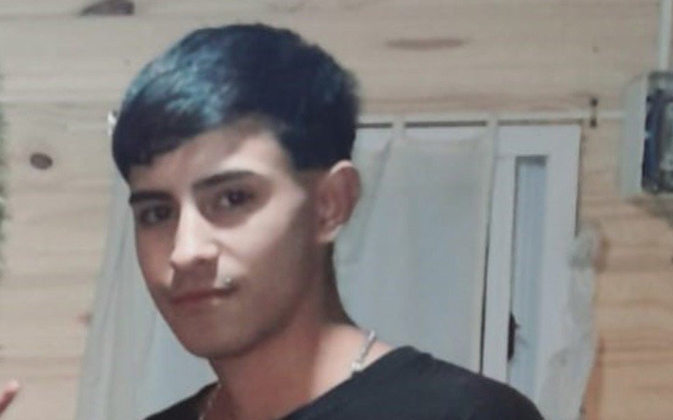 El dolor de la familia tras el asesinato del joven en Los Hornos: "Lo mataron por un celular de porquería"