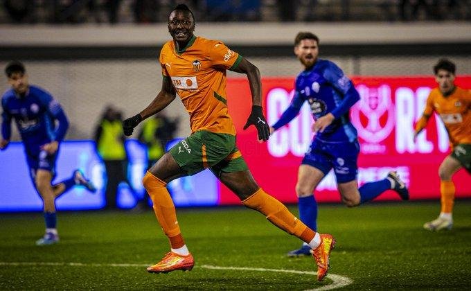 Valencia se metió en segunda ronda