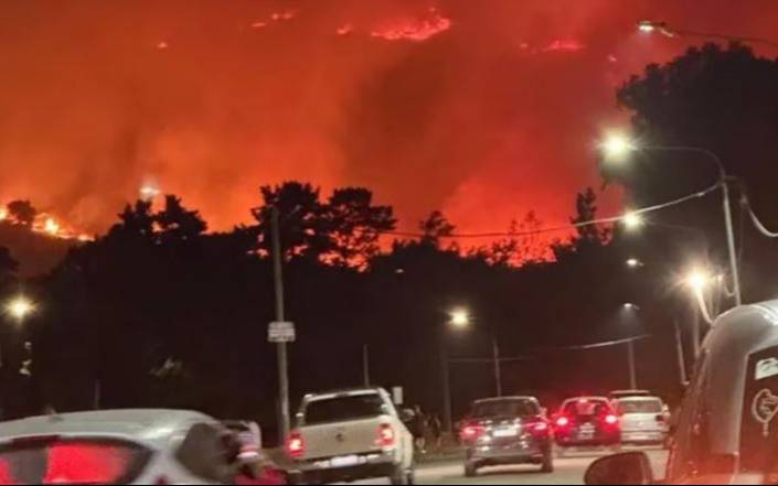 Tandil recibió ayuda de la Provincia para combatir el gran incendio en el cerro